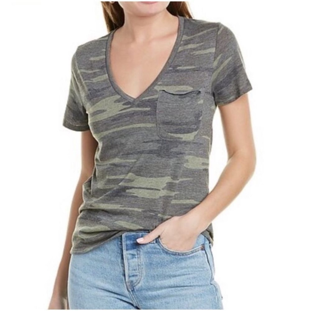 SOCIALITE Camo Short Sleeve V Neck T-Shirt Size M